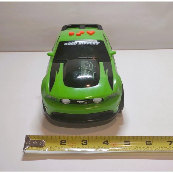 Road Rippers 2010 Ford Mustang 5.0 GT Lights, Sound, Forward Motion, Works Green - Picture 2 of 9